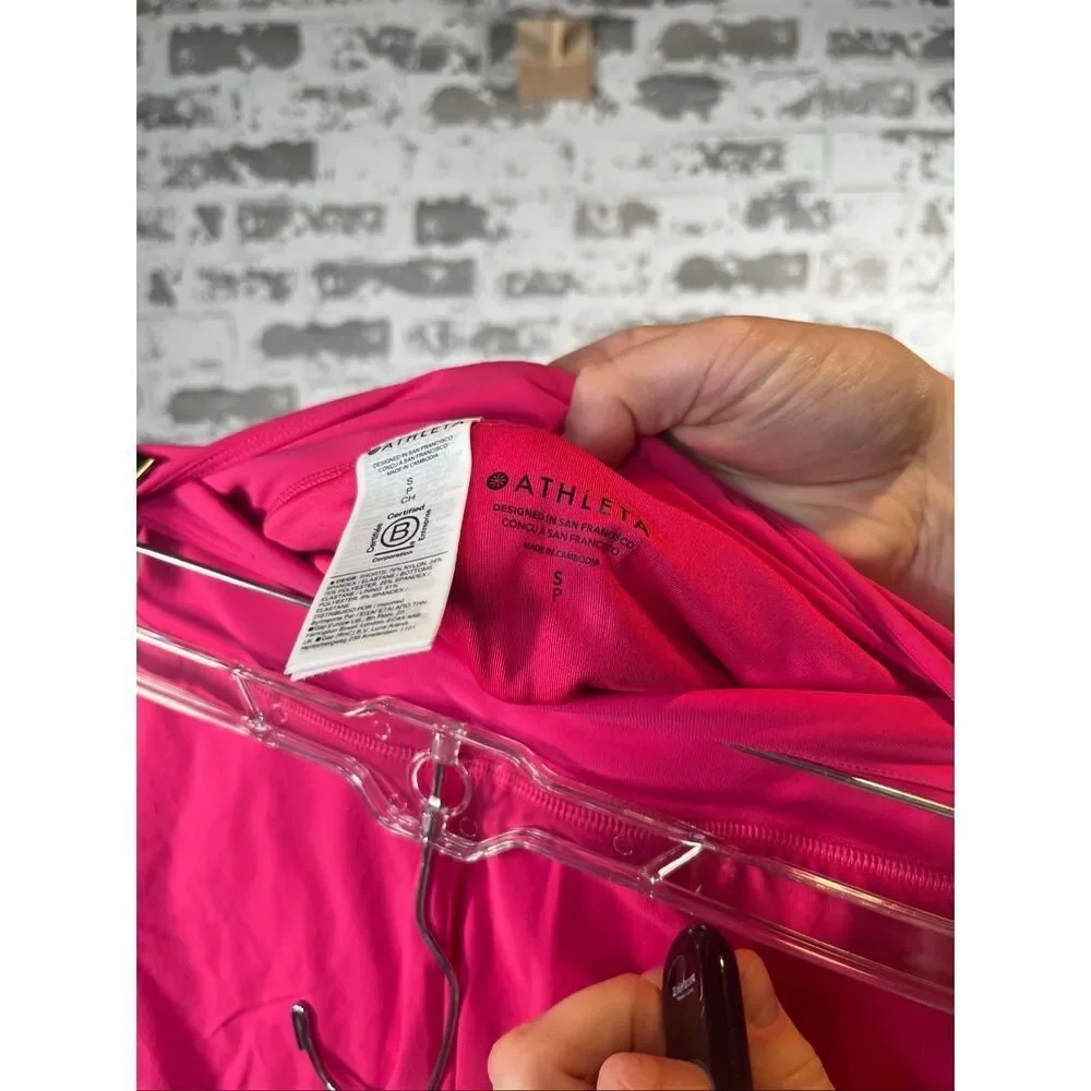 Athleta | women hot pink athletic shortie shorts